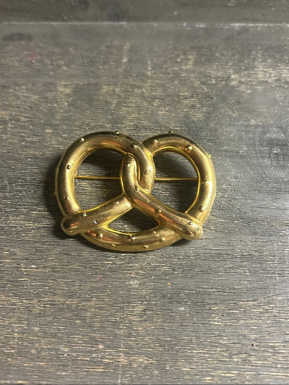 Gold Pretzel Brooch Pin - Women's‎ Jewelry